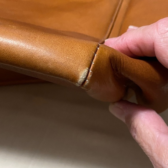 HOBO Classic Brown Large Leather Shoulder Tote. - Picture 7 of 16